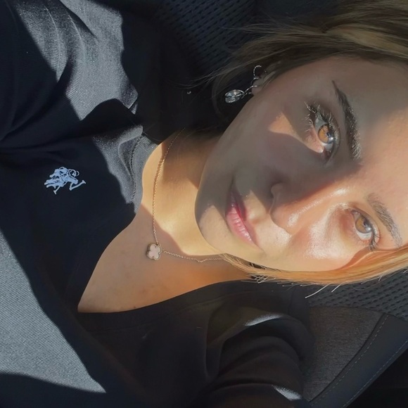 Meet your Posher, Catalina - Picture 2 of 2